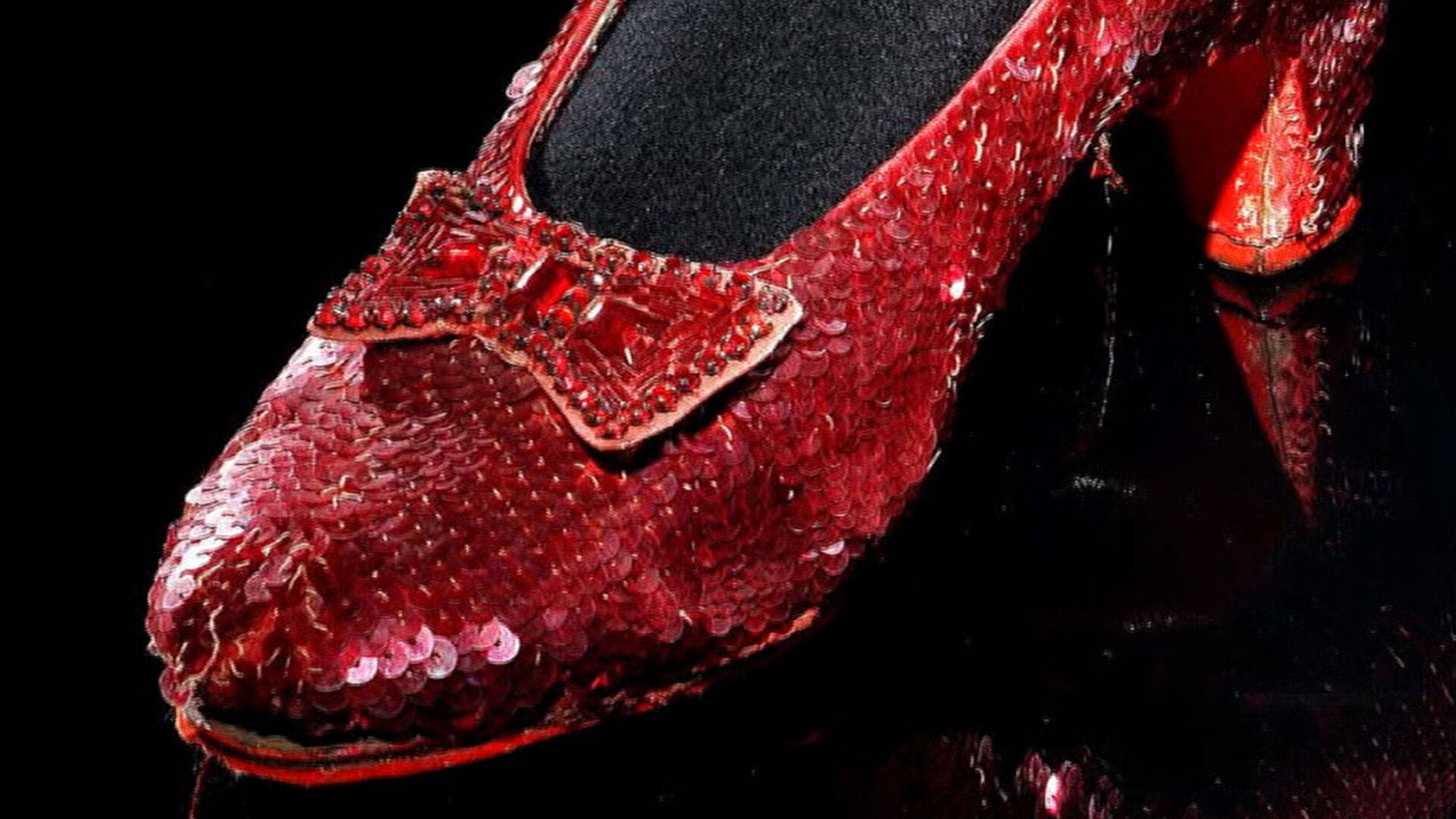 The Smithsonian is holding a fundraiser to restore Dorothy&#8217;s ruby slippers