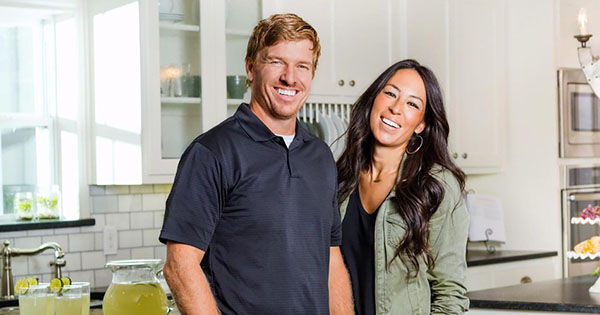 Pastor of HGTV&#8217;s &#8216;Fixer Upper&#8217; hosts says their antigay church is not antigay