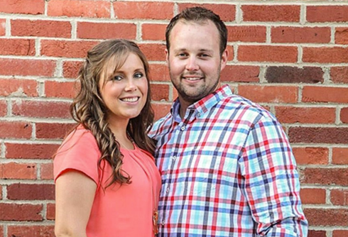 Admitted child molester Josh Duggar announces wife is pregnant with fifth child