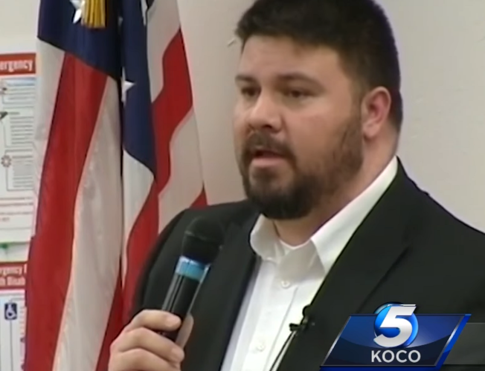 Wingnut politician who was busted with a teen boy asks judge to spend more time with kids