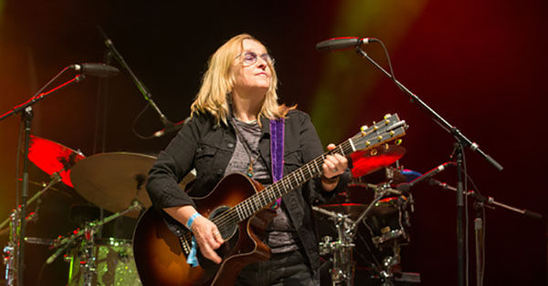Watch Melissa Etheridge & the Gay Men’s Chorus sing at the 2018 Women’s March
