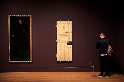 Oscar Wilde&#8217;s portrait &#038; prison cell door exhibited in London