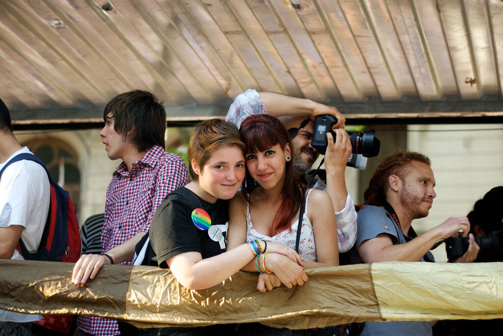 Study seriously suggests bisexual women exist because straight men are into them