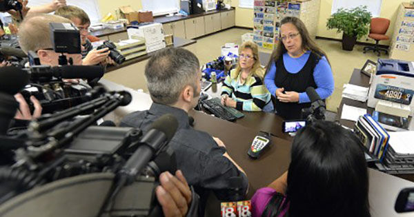 Kentucky clerk Kim Davis will have to face gay couple she turned away