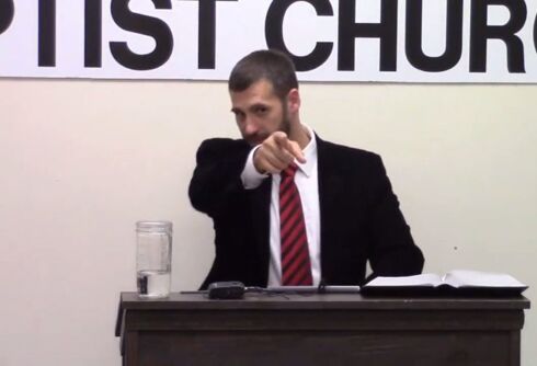 Pastor teaches congregation how to avoid a ‘flaming fruit loop’ waiter