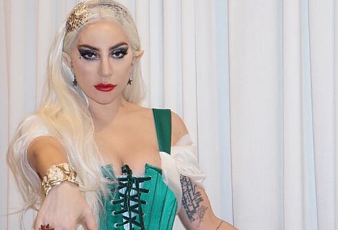Lady Gaga gets into the holiday spirit with a new elfin look