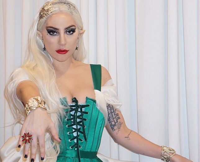 Lady Gaga gets into the holiday spirit with a new elfin look