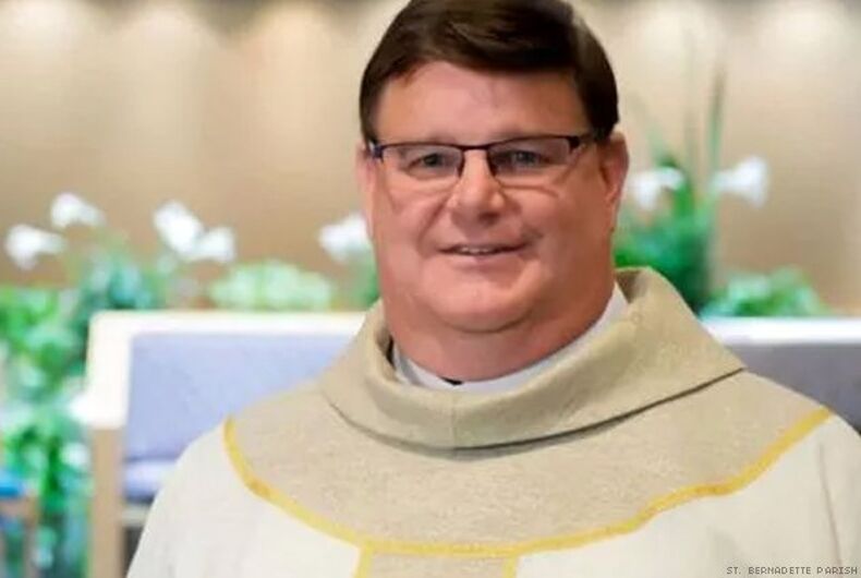 This gay priest came out at mass &#038; got a standing ovation