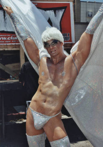 Pride in Pictures 1999: Gays & glitter