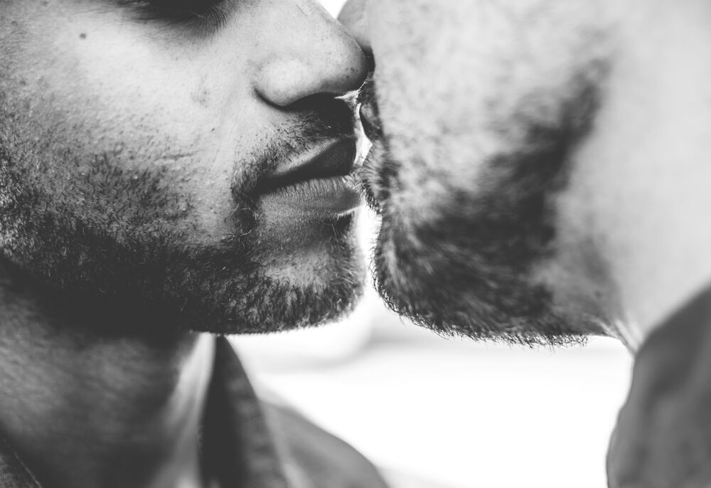 These two types of straight college students are more likely to kiss another man
