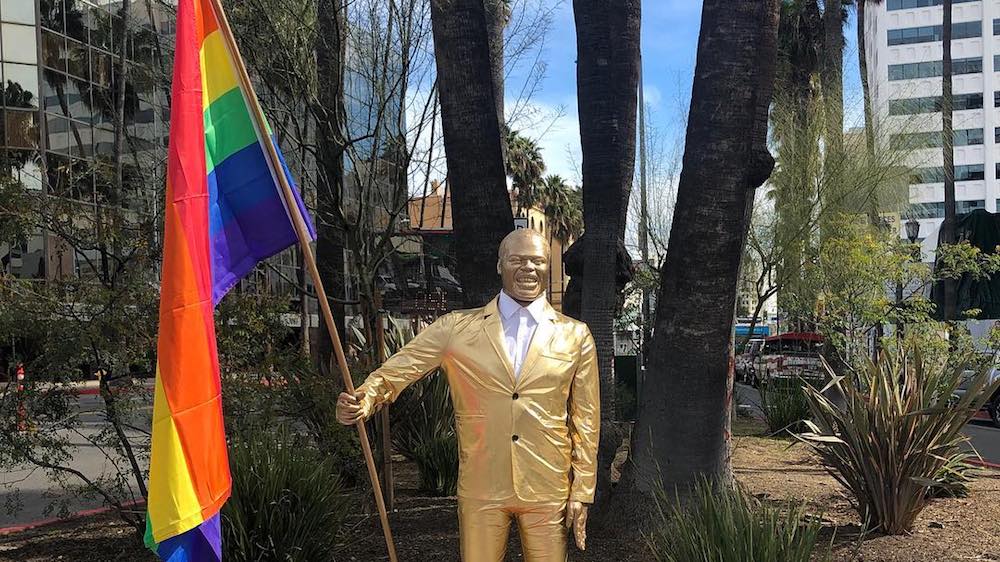 Street artist erects satirical statue of Kevin Hart ahead of this weekend’s Academy Awards