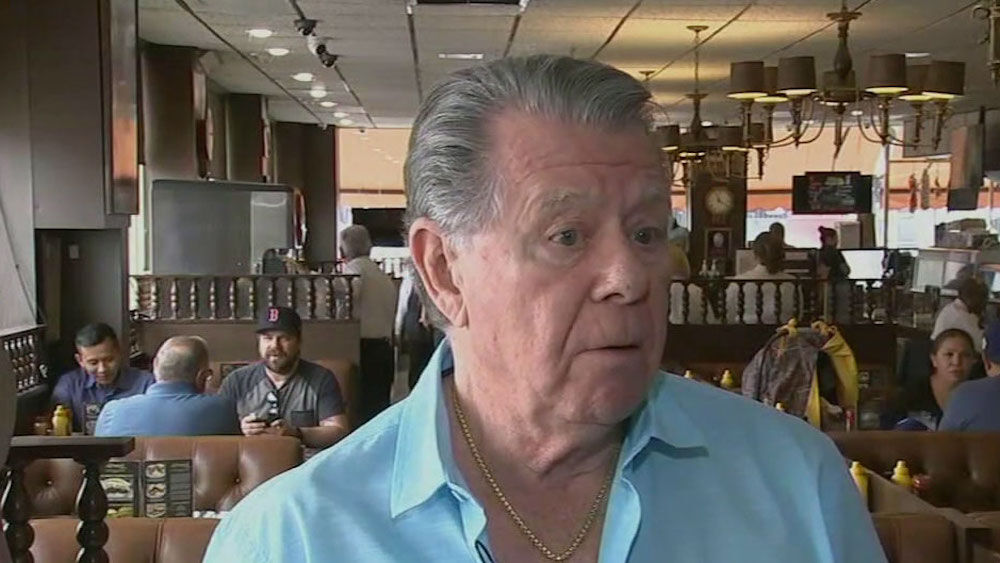 Los Angeles' most famous deli kicked out a lesbian couple for kissing