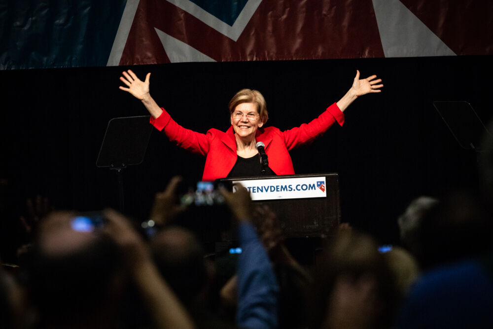 Elizabeth Warren warms up the crowd at the Nevada Democratic Party state convention in 2018