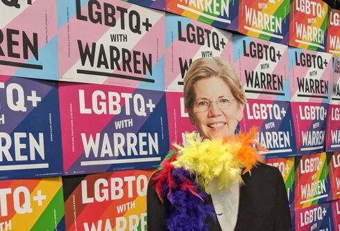 Elizabeth Warren’s campaign went to DragCon to help her win the Democrats’ presidential pageant