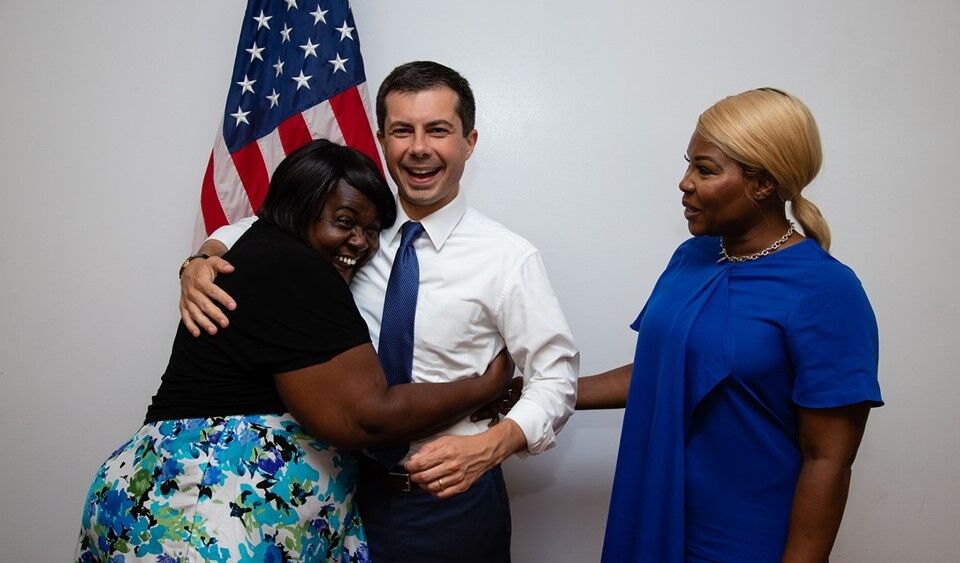 Pete Buttigieg meeting with black supporters in Chicago