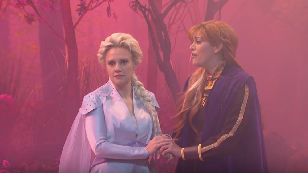 Elsa, played by Kate McKinnon, and Anna discuss being gay in Saturday Night Live's "Frozen 2" deleted scenes parody.