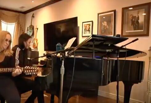 Stop everything & watch Melissa Etheridge perform a duet with her daughter in their living room