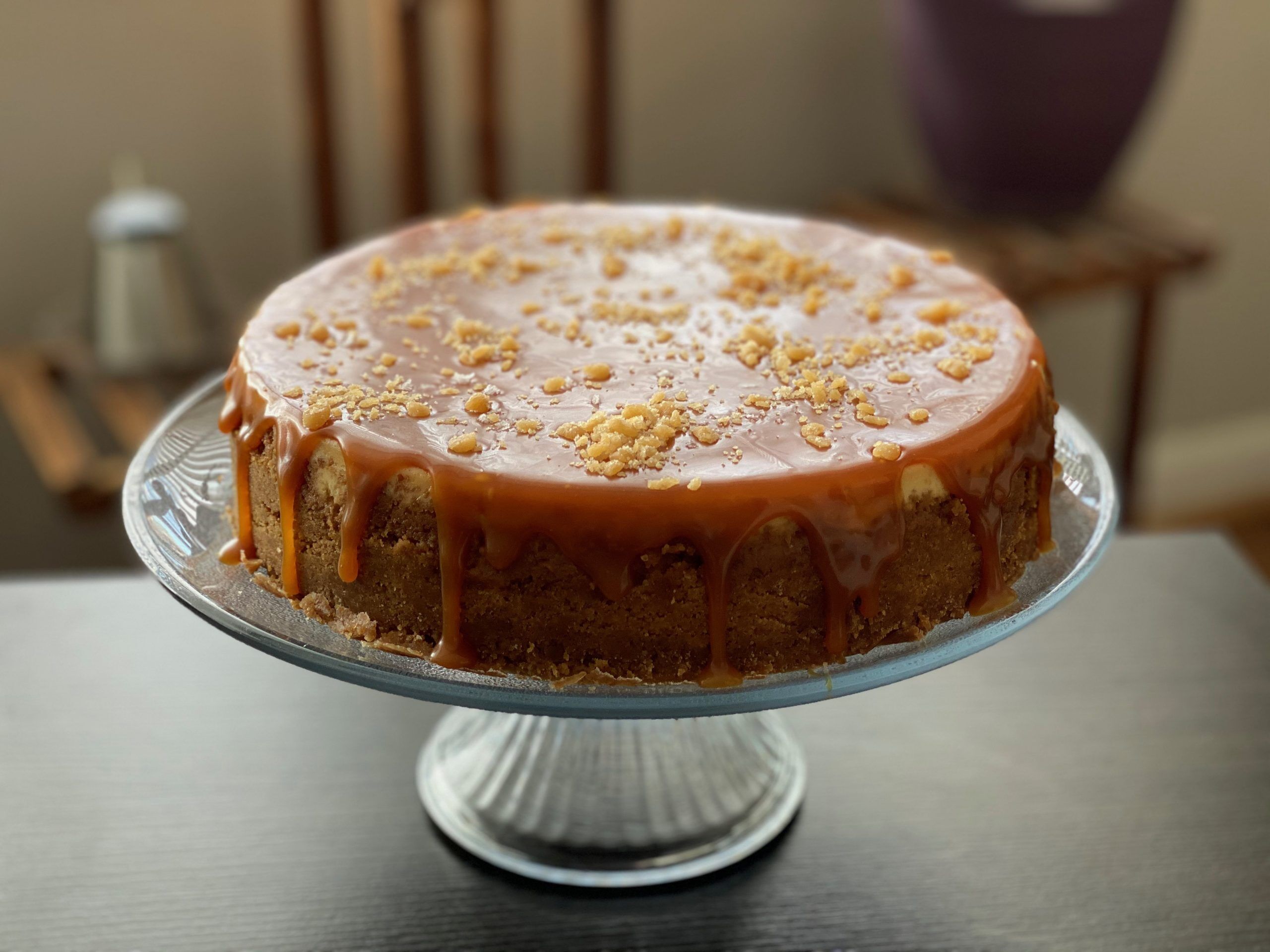 A caramel cheesecake with toffee topping