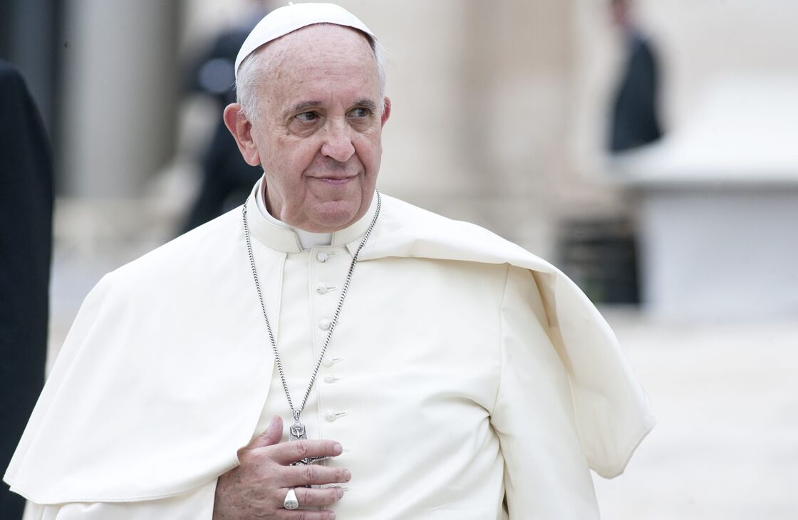 Pope stands by blessing LGBTQ+ couples &#038; blasts opponents for refusing &#8220;brotherly discussion&#8221;