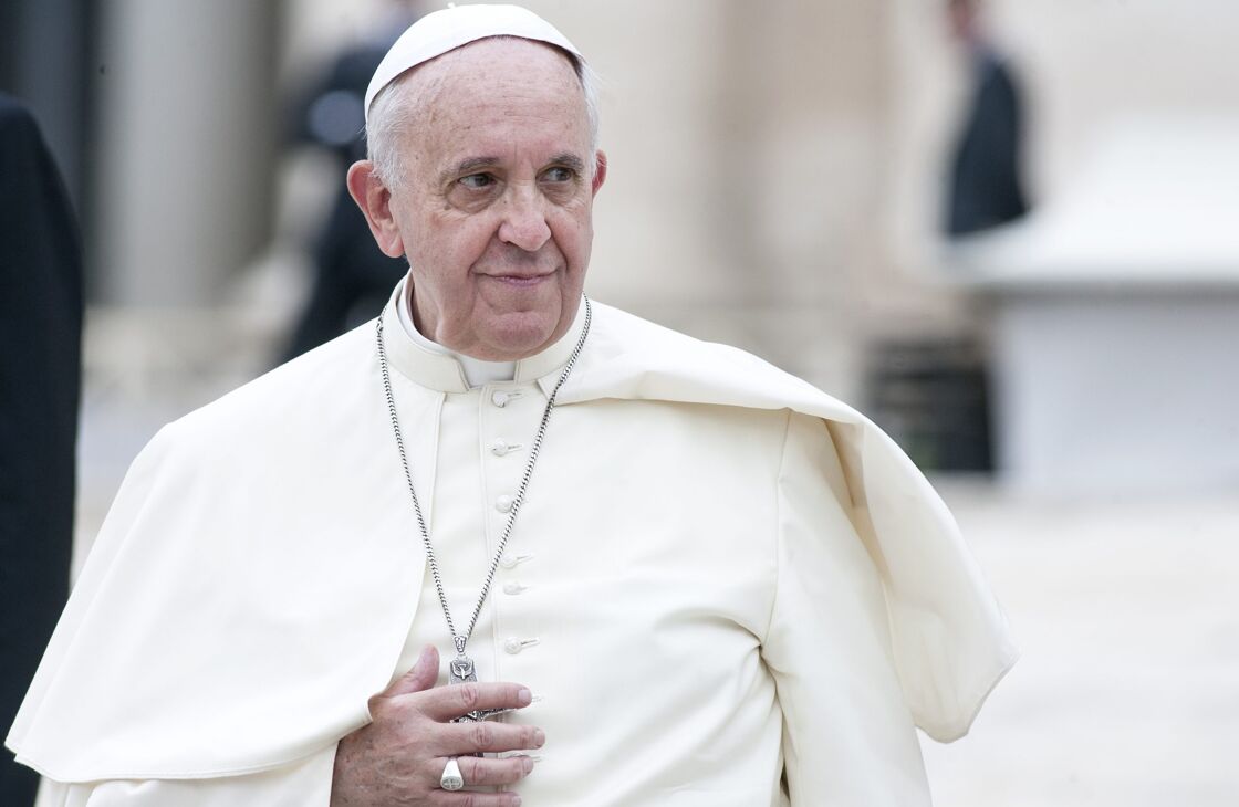 Pope stands by blessing LGBTQ+ couples & blasts opponents for refusing “brotherly discussion”