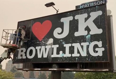 “I ❤️JK Rowling” billboard vandalized & removed hours after it went up
