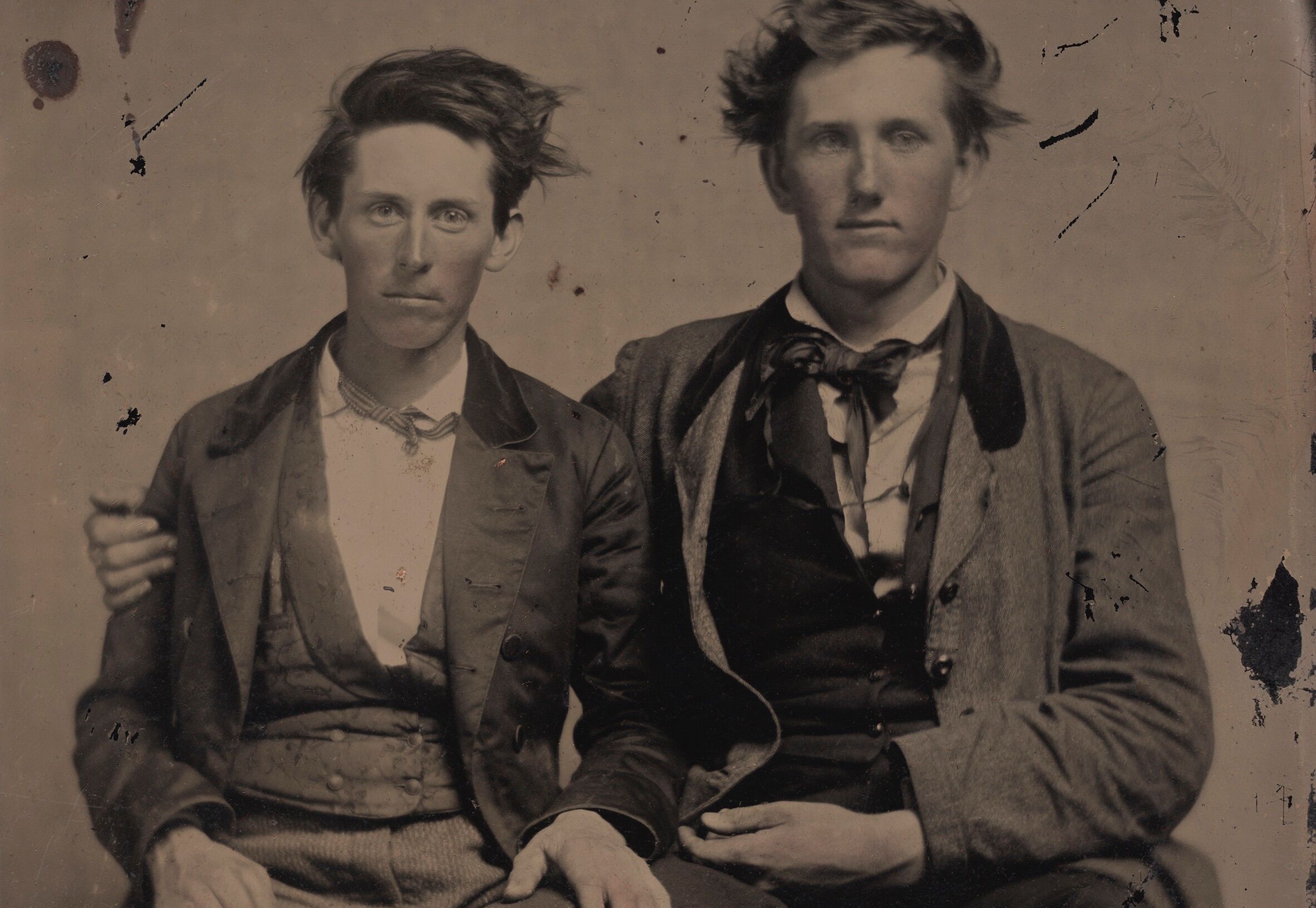 Historical photos of men in love: The oldest picture in the collection