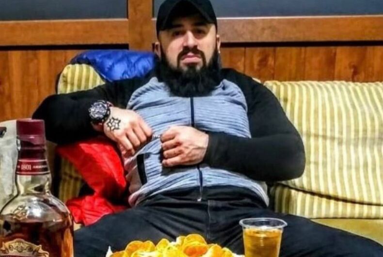 ACTUALIDAD: Este matón supuestamente secuestró y golpeó a un sordo gay antes de publicar fotos de él en Instagram - PeliculasyCortosGay.com ACTUALIDAD: Este matón supuestamente secuestró y golpeó a un sordo gay antes de publicar fotos de él en Instagram – PeliculasyCortosGay.com - Noticias - PeliculasyCortosGay.com