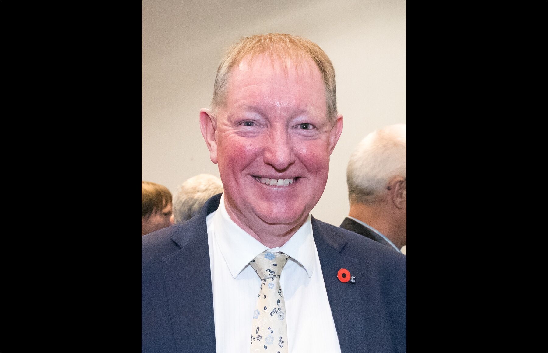 Conservative politician apologizes to LGBTQ community in last speech before retirement