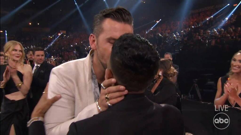 Country music star TJ Osborne kisses his boyfriend after winning a Country Music Award.