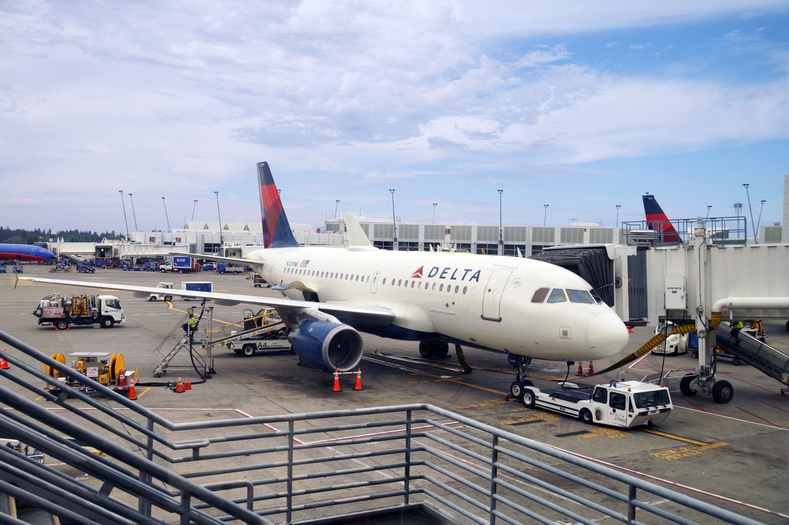 Seattle–Tacoma International Airport. Ground handling of the Delta aircraft. August 2019.
