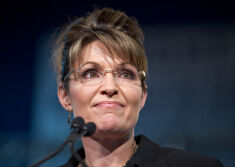莎拉·佩林（Sarah Palin）在阿拉斯加的初选中前进。但是她的公婆不会为她投票。