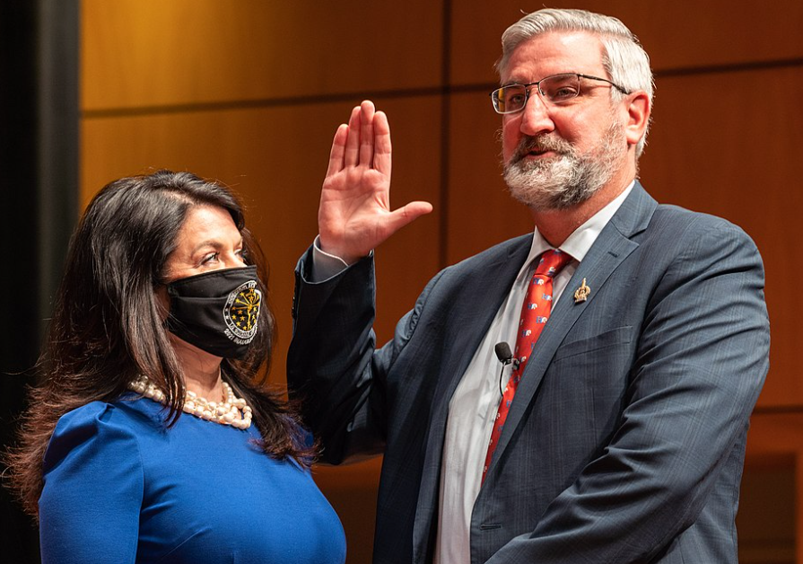 Indiana Gov. Eric Holcomb (R) getting sworn in