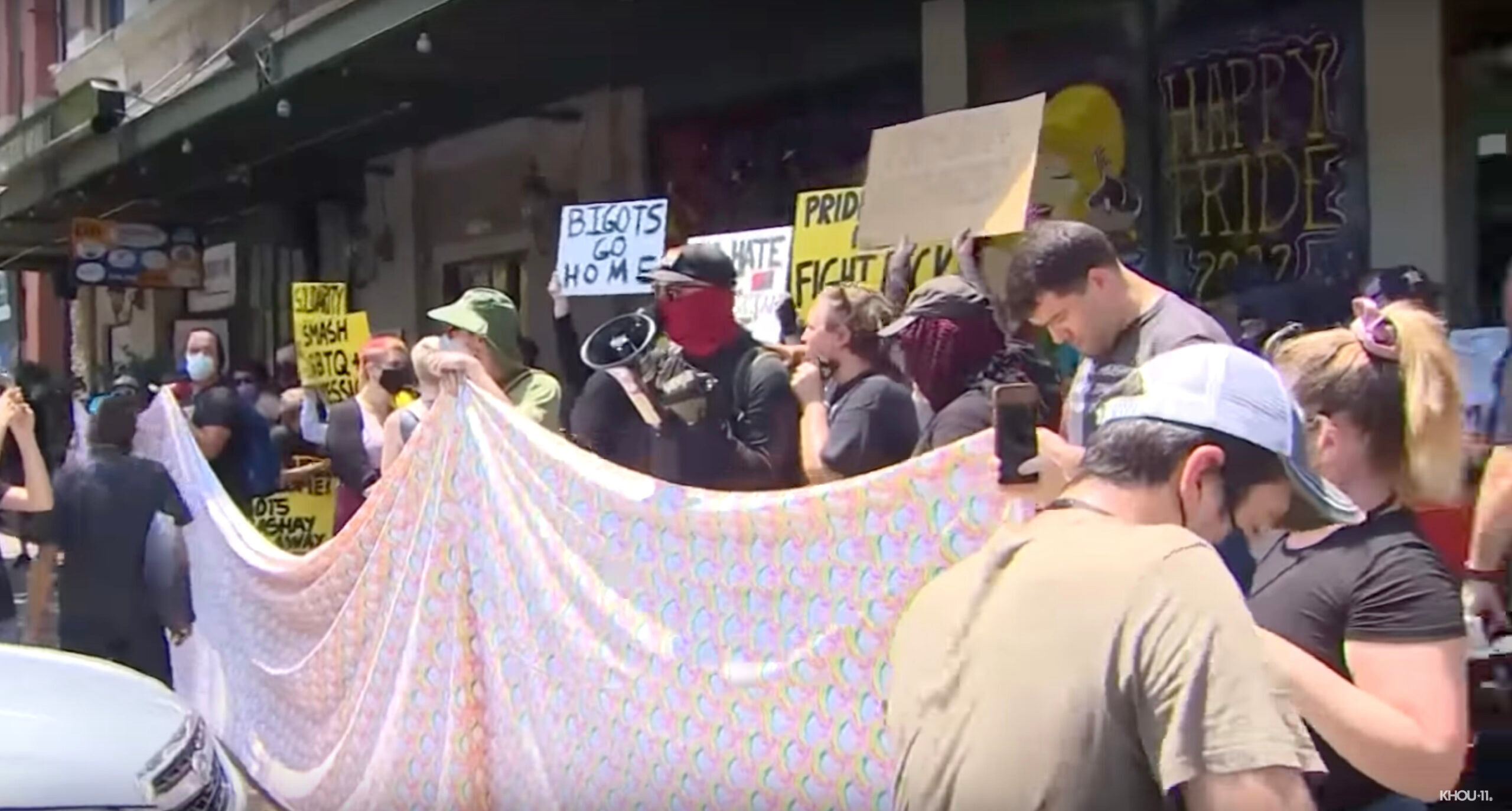 Hamburger Mary&#8217;s supporters played ABBA songs to drown out neo-Nazi protestors