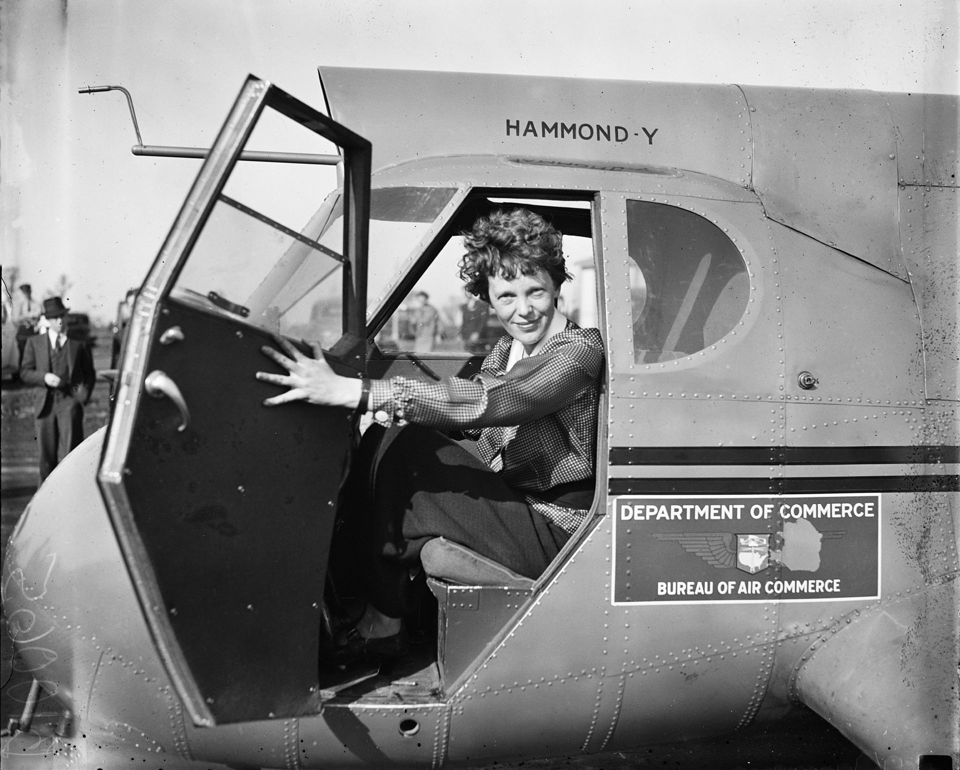 Amelia Earhart statue unveiled in the Capitol Rotunda to represent Kansas - Vimarsana News