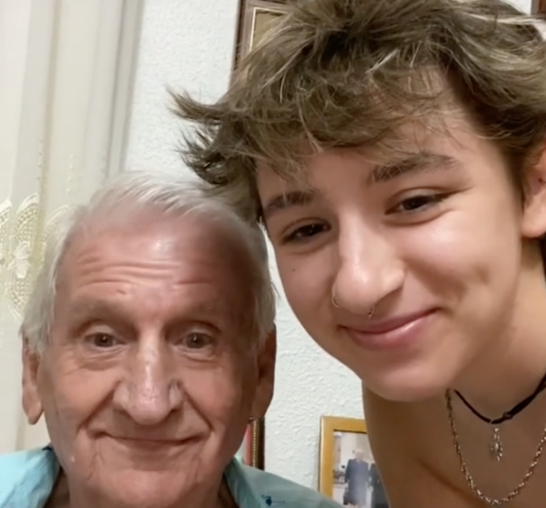 The internet&#8217;s heart is melting over this grandpa&#8217;s beautiful gesture