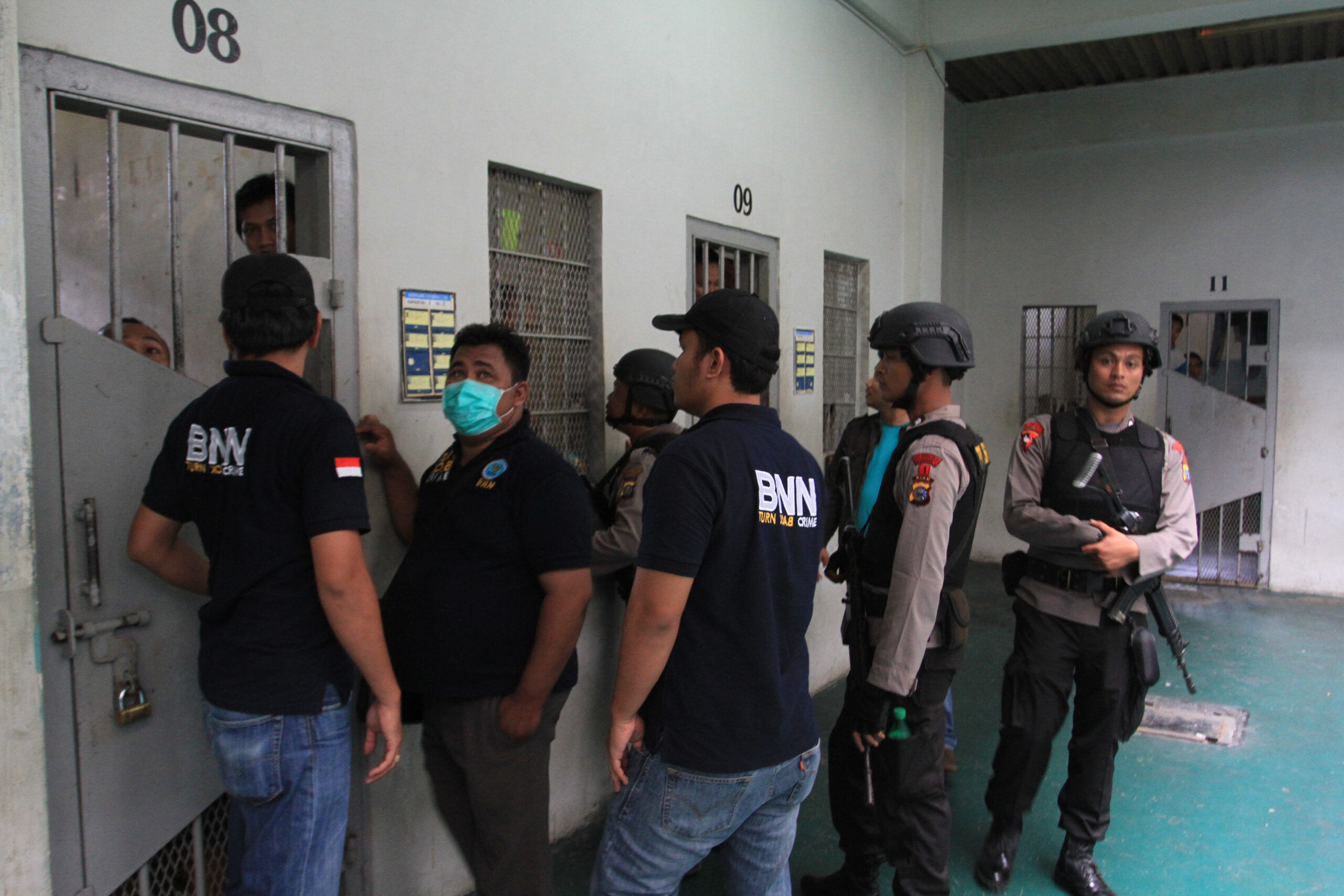 Pekanbaru, Riau, Indonesia. 8 November 2016: Riau National Narcotics Agency, Riau Police and Pekanbaru Police conducted a drug search at the Sialang Bungkuk Prison.