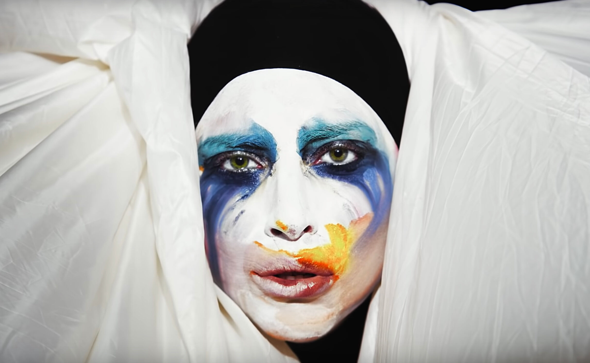 Lady Gaga in the "Applause" video.