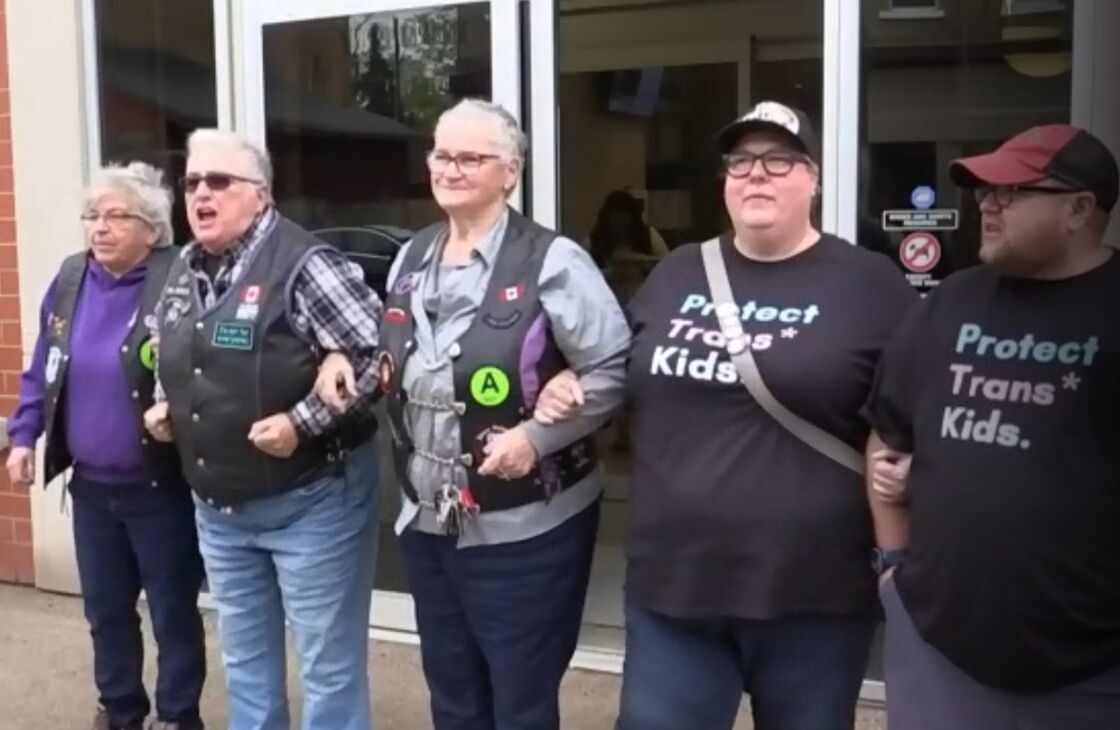 Women’s biker club protects kids from conservative protestors at drag queen story hour