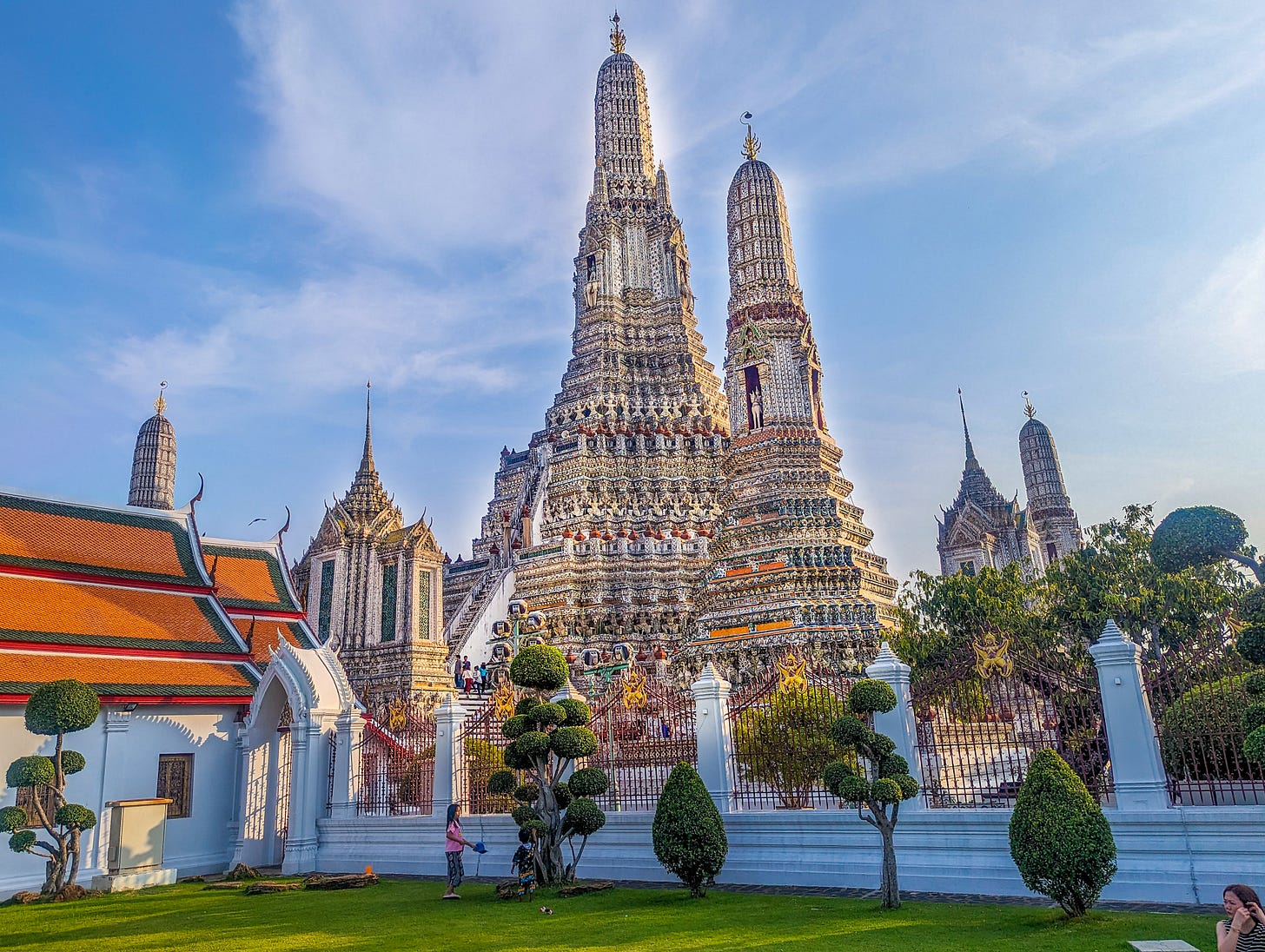 Wat Arun glowing in the afternoon sunlight.