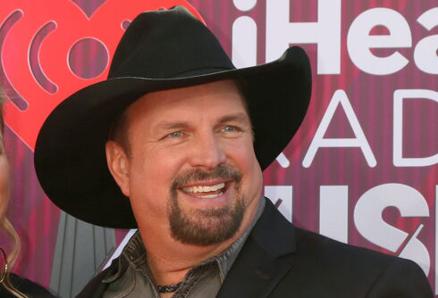 Garth Brooks says transphobic “as**oles” aren’t welcome at his new bar