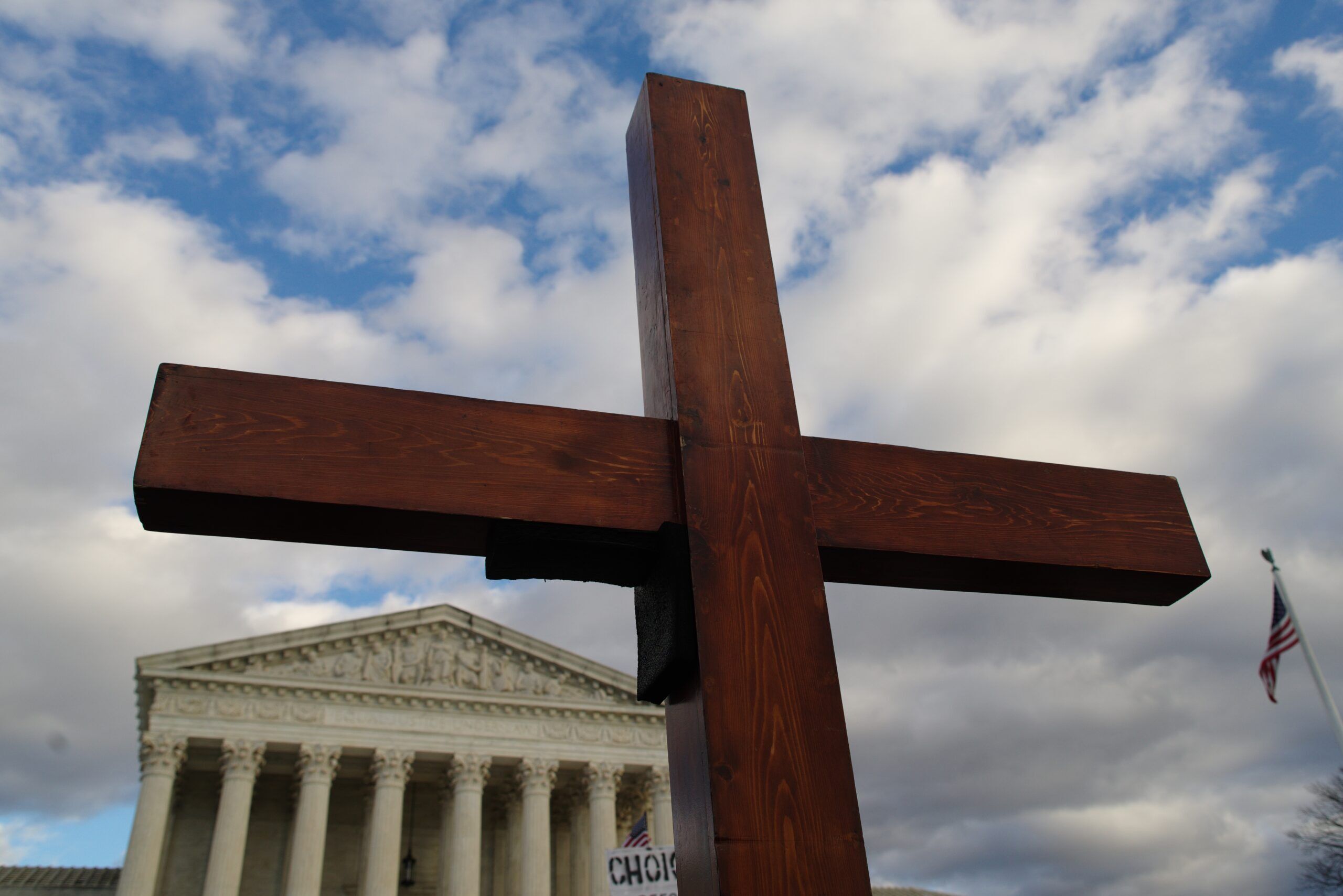 A crucifix in front of the U.S. Supreme Court