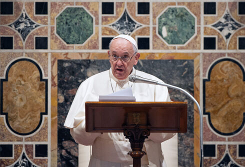 Pope rips rightwing American Catholics as useless idealogues who have lost the faith