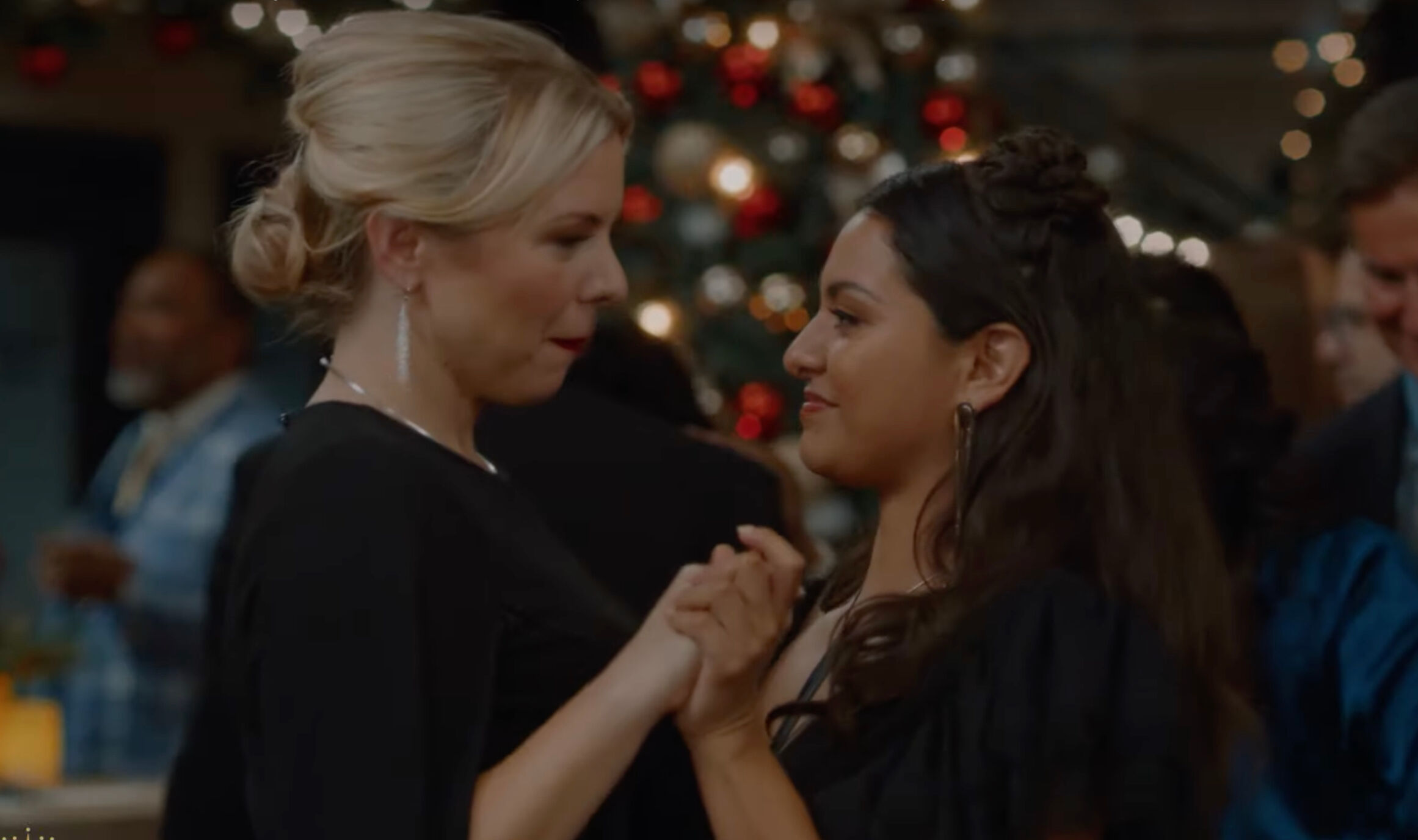 Hallmark just premiered its first ever lesbian holiday rom-com - LGBTQ  Nation