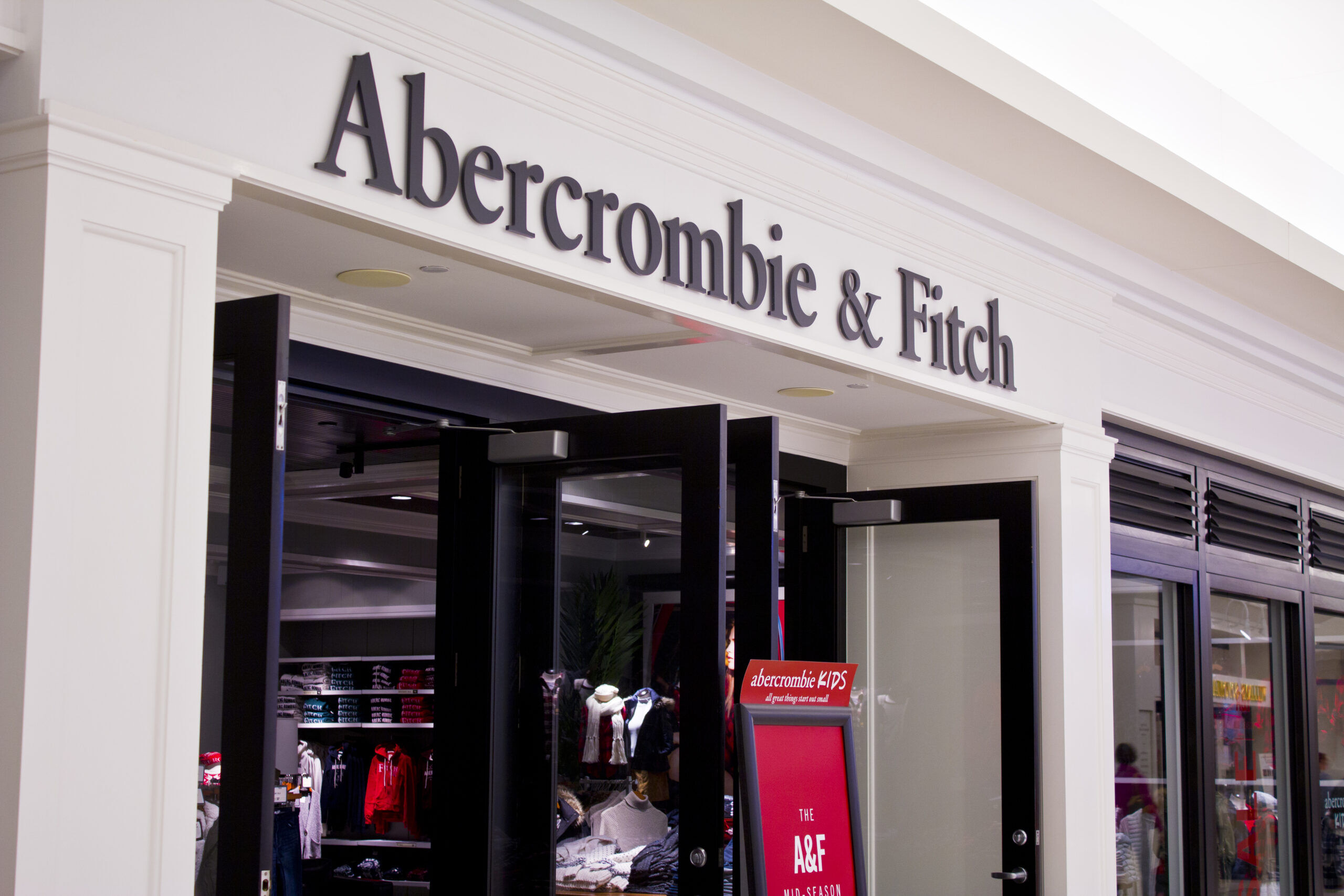INDIANAPOLIS - CIRCA OCTOBER 2015: Abercrombie & Fitch Clothing Store in Indianapolis I