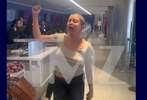 Woman rages at “useless motherf**ker” Pete Buttigieg because she’s in the wrong terminal