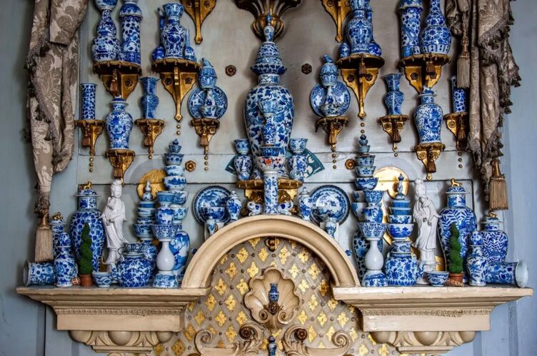 A view of ceramic detailing in the Severs House