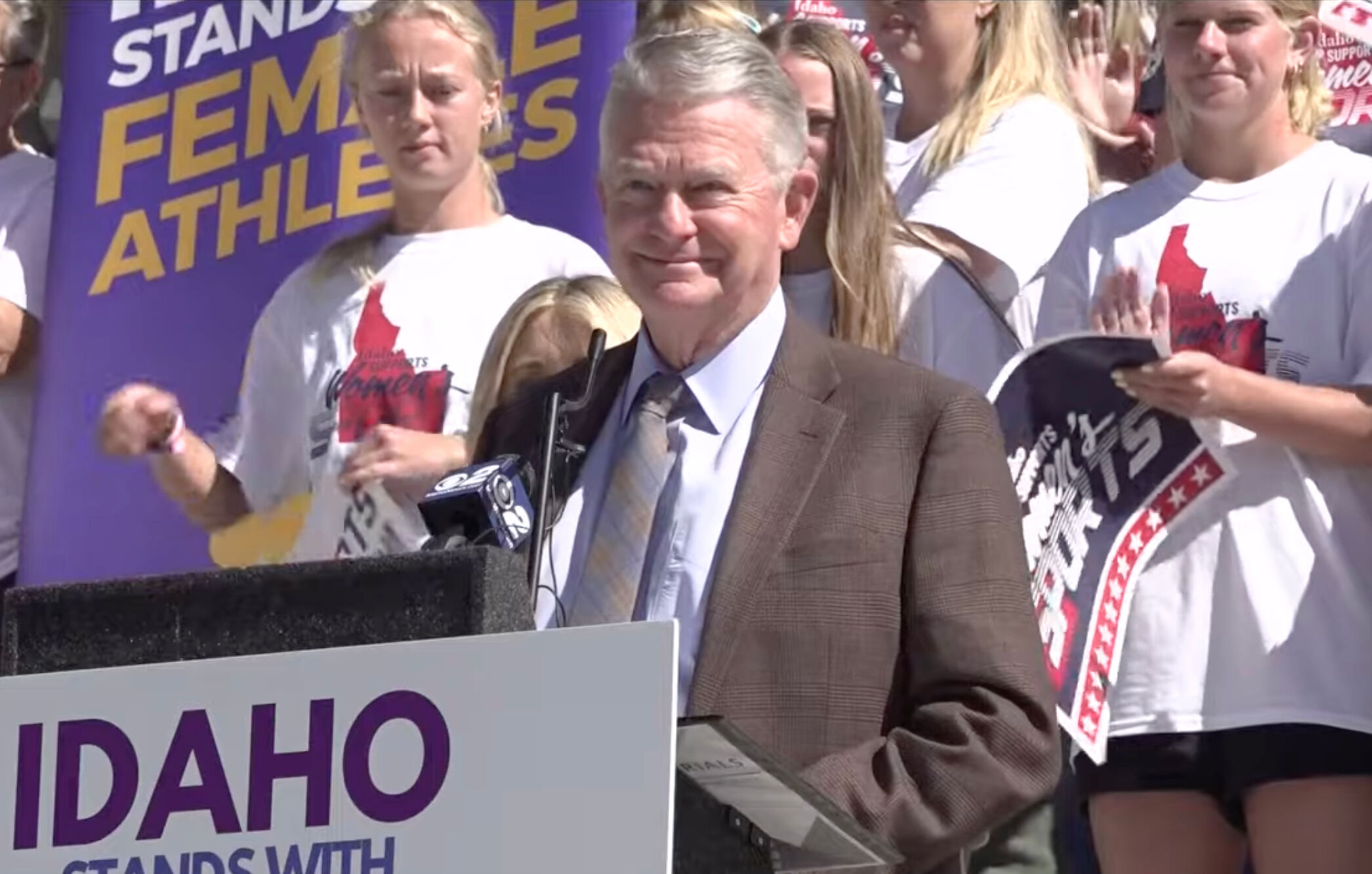 Brad Little on the Idaho Capitol steps on August 28.