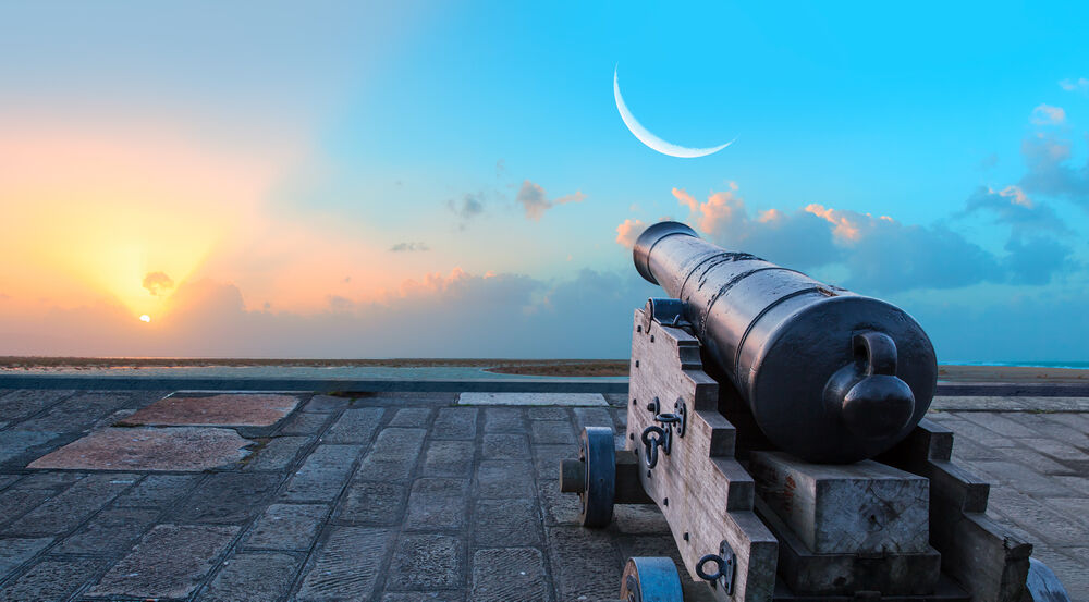 a cannon and the moon