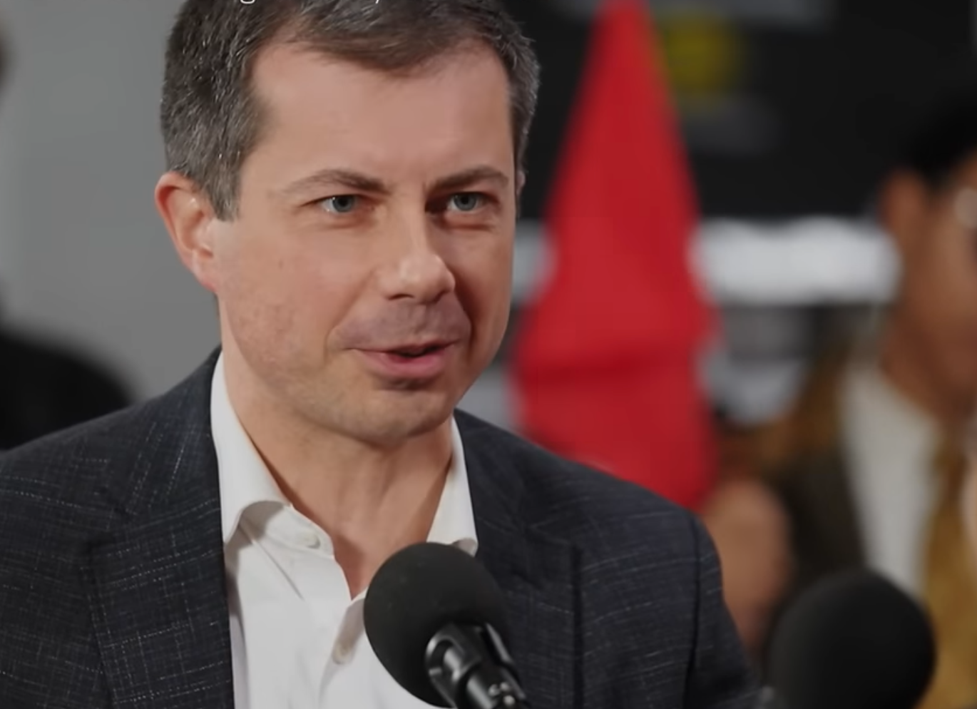 Pete Buttigieg effortlessly convinces 12 swing-staters to vote for Kamala Harris