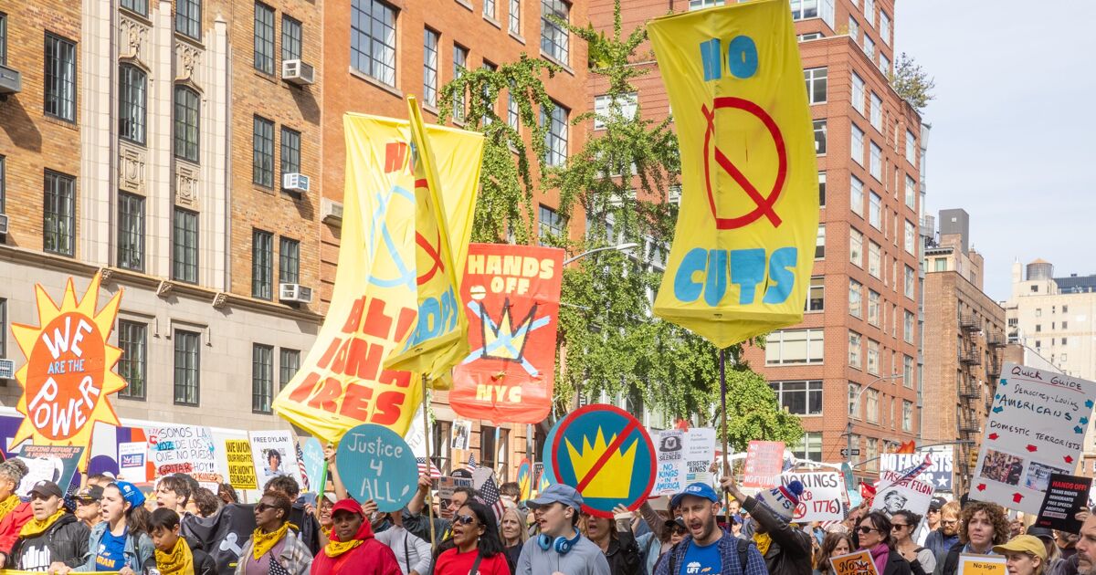 Millions at No Kings protests underscore Trump is much weaker than he wants you to believe - LGBTQ Nation